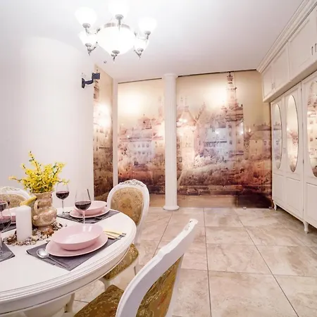 Empire Apartment *